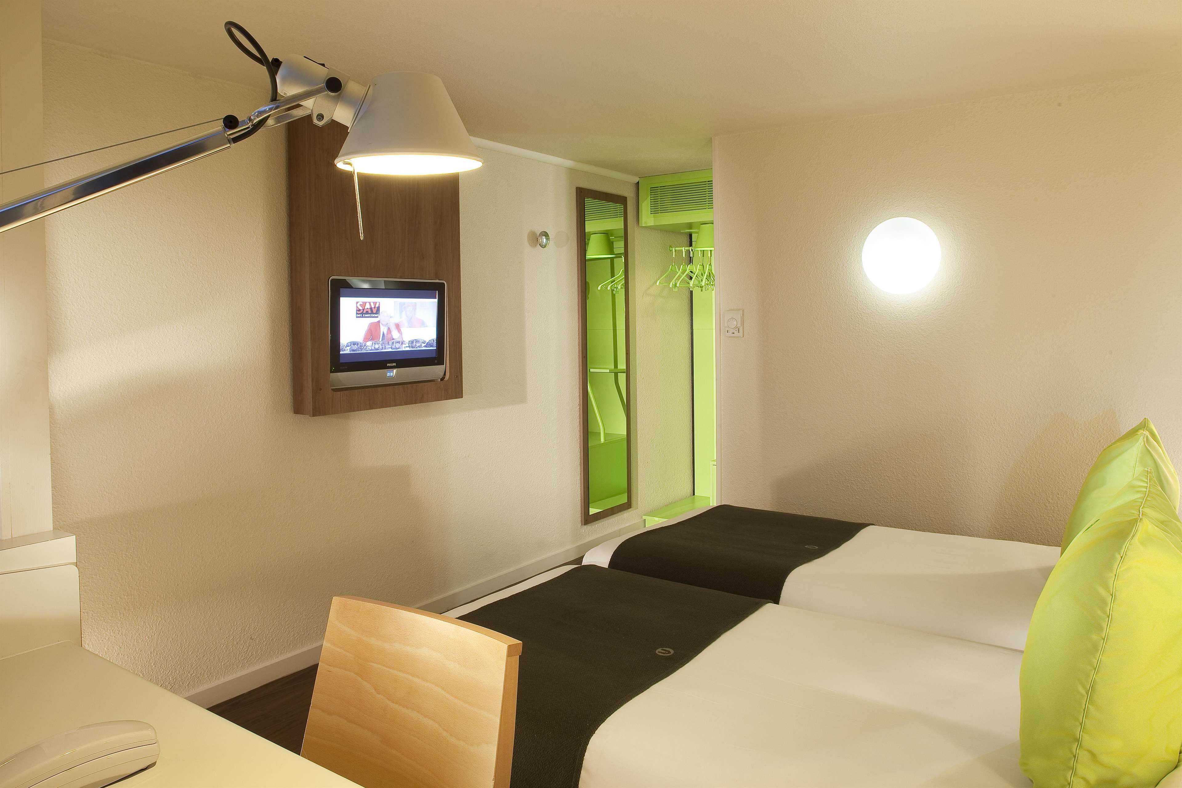 Campanile Epone Hotell Exteriör bild