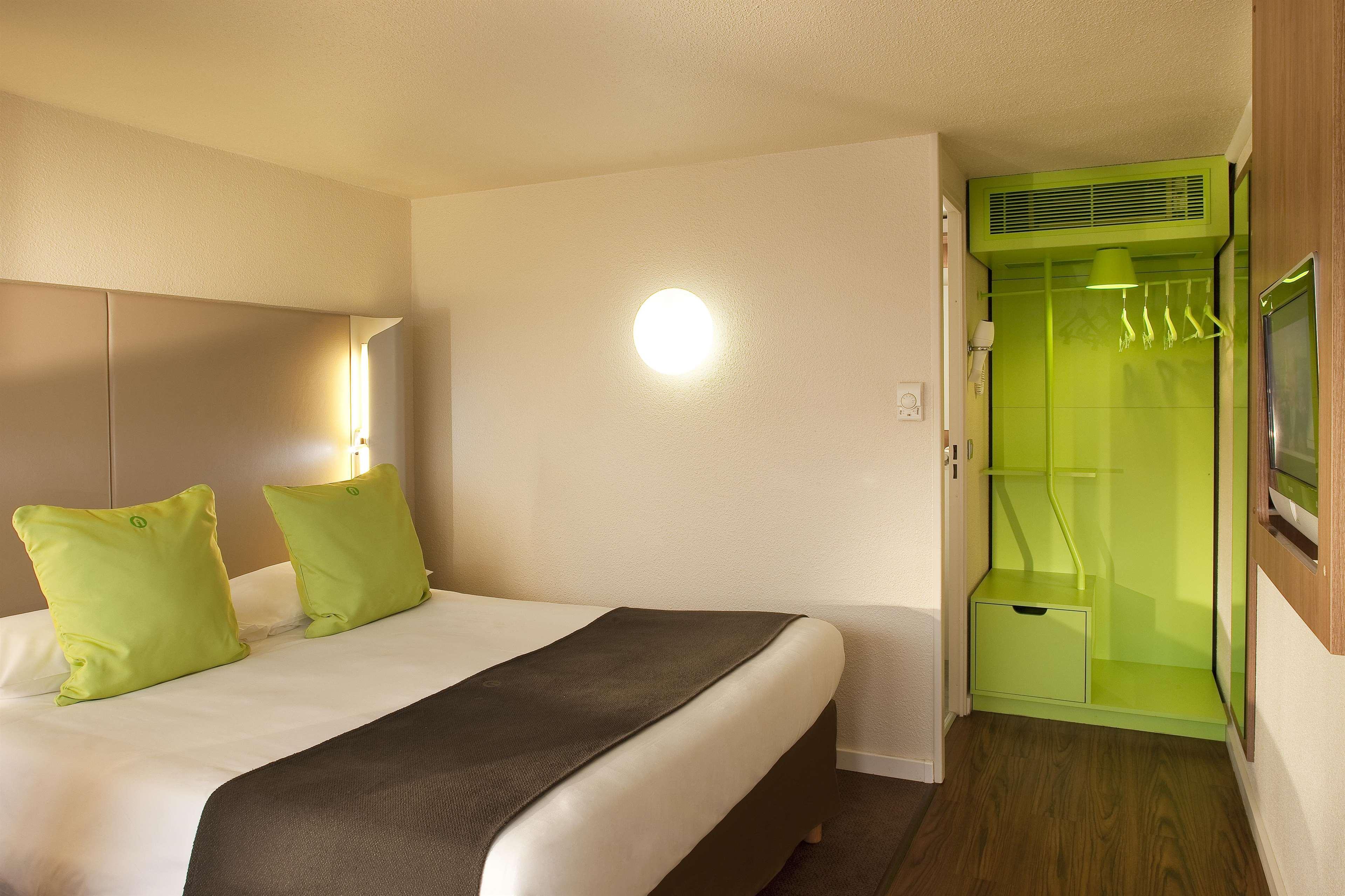 Campanile Epone Hotell Exteriör bild