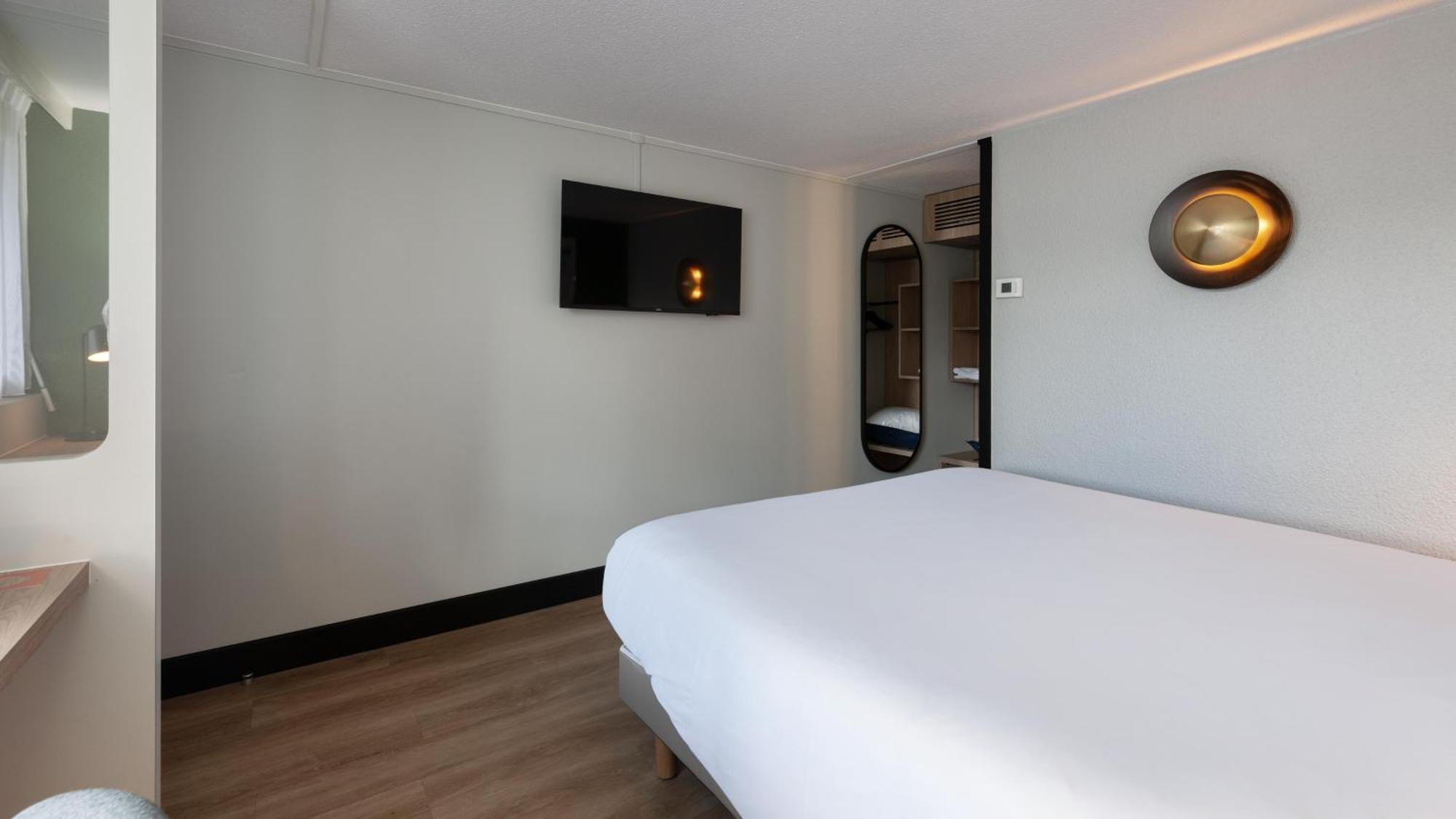 Campanile Epone Hotell Exteriör bild